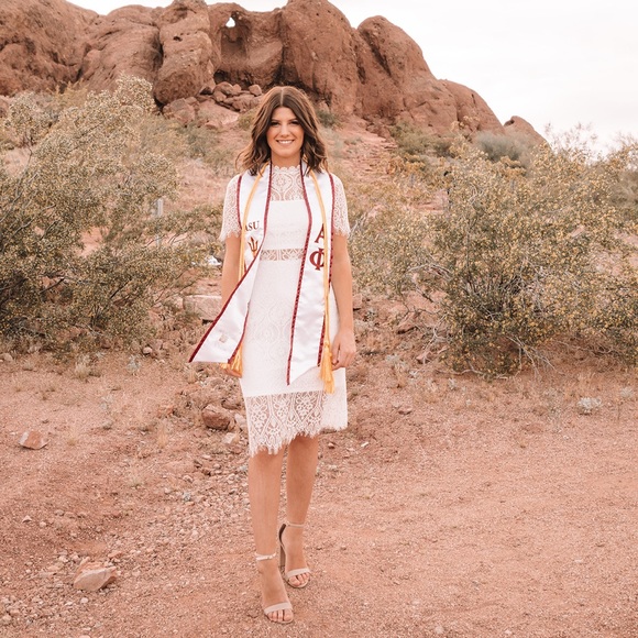 Lulu’s white lace midi dress - Picture 4 of 5